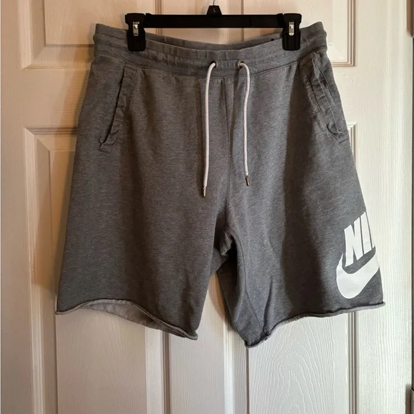 Nike Men's Gray Shorts - Picture 1 of 2